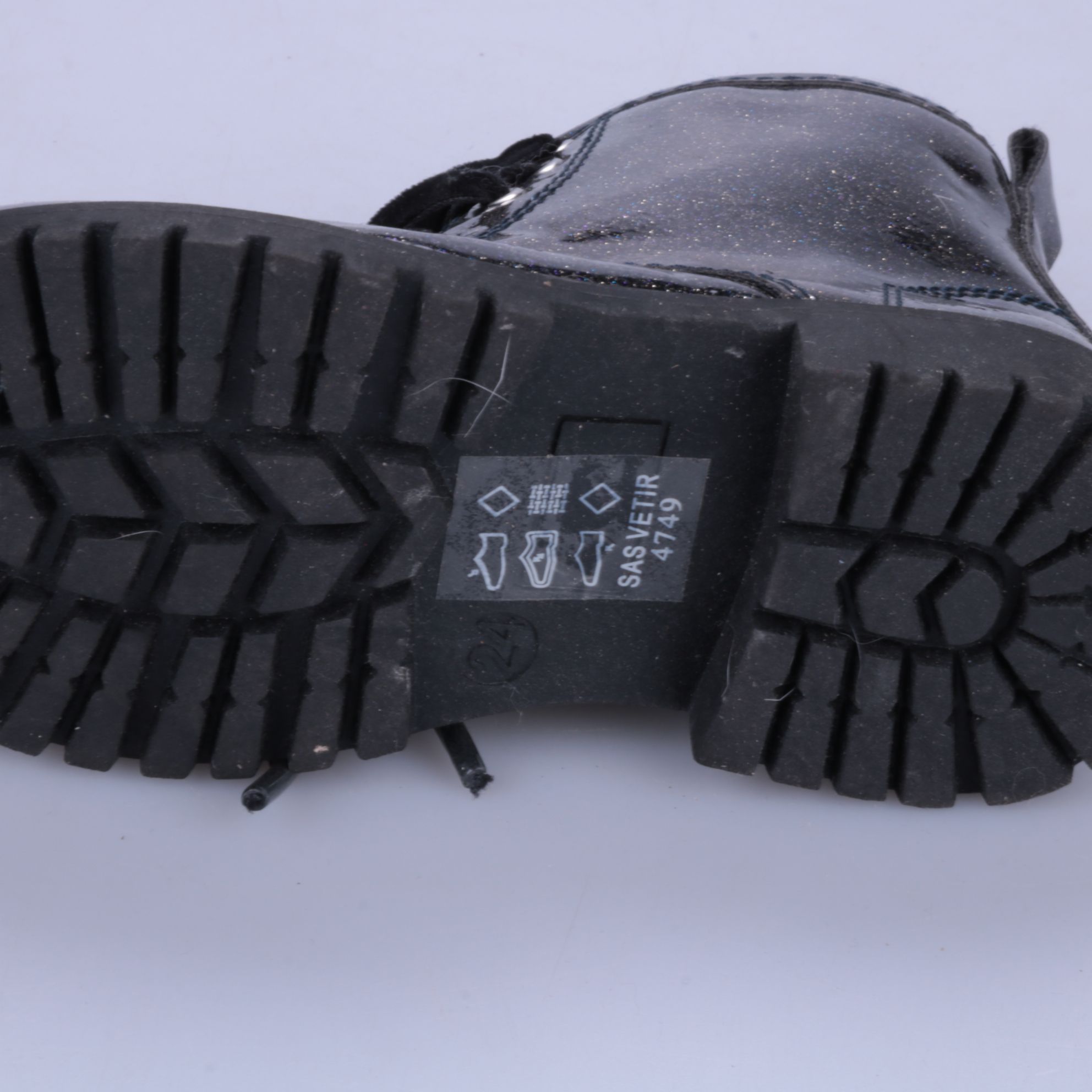 250111035-b