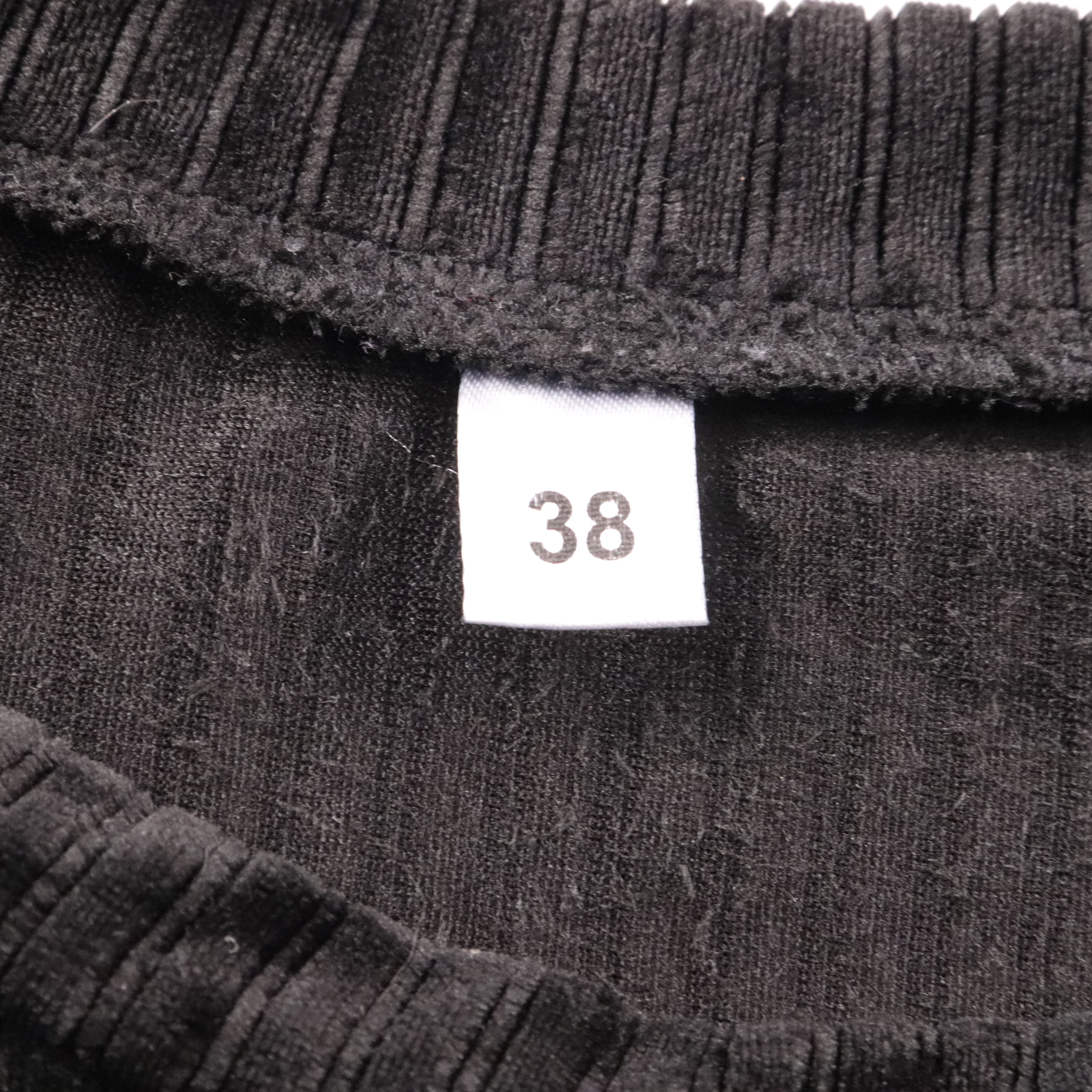 24122893-b